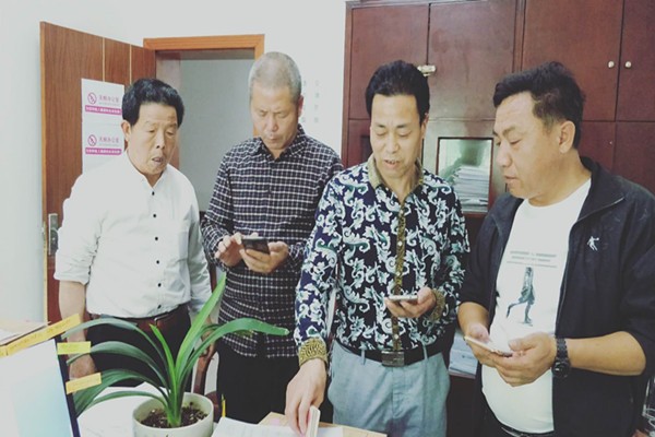 周末加班成常态 一心只为快结案