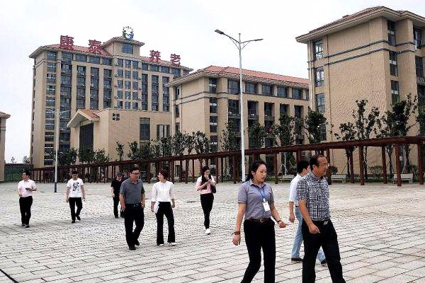 县委副书记唐卫湘一行深入康泰养老中心调研并指导工作