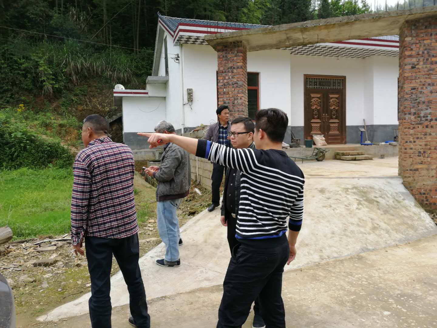 丫江桥镇开展易地搬迁领域自查自纠行动