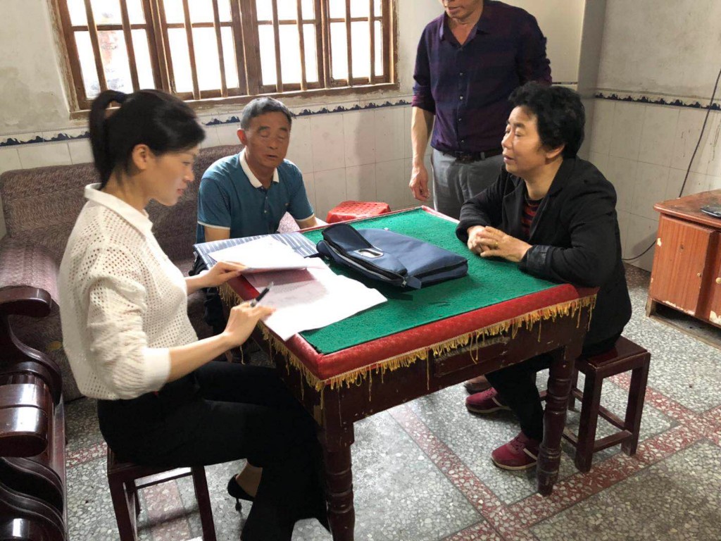 县接待服务中心开展“进村入户暖人心”活动