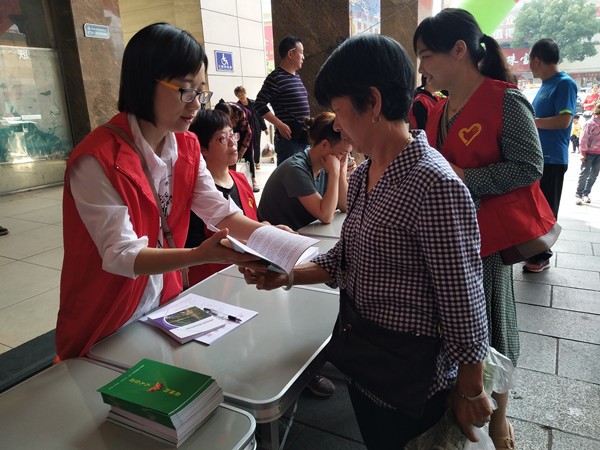攸县林业局开展“512防灾应急知识宣传”志愿者服务活动