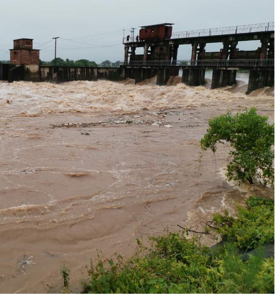 我县有序开展5.19强降雨抗洪抢险救灾行动