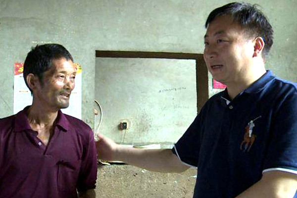 县领导走访慰问计生困难家庭