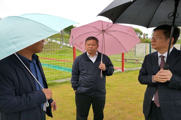 攸县法院：院长深入企业 着力化解难题