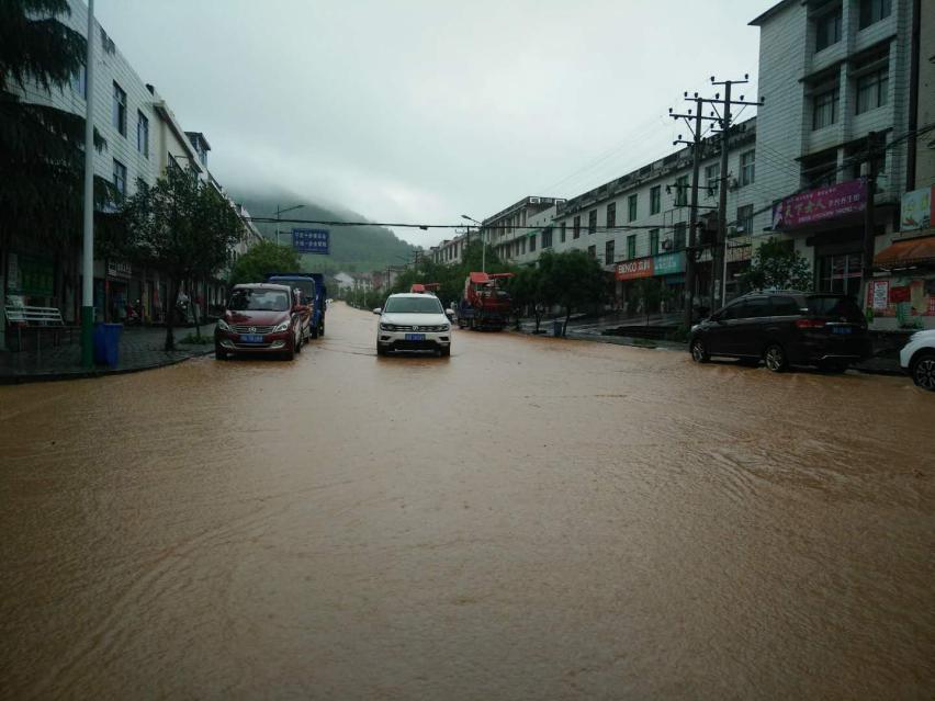 我县有序开展5.19强降雨抗洪抢险救灾行动