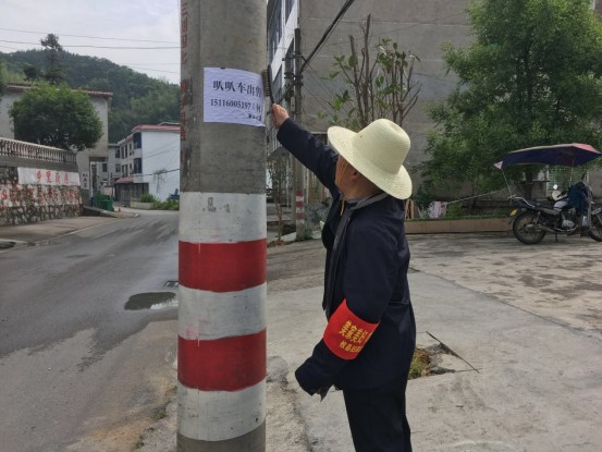 关爱贫困家庭，传递爱与希望