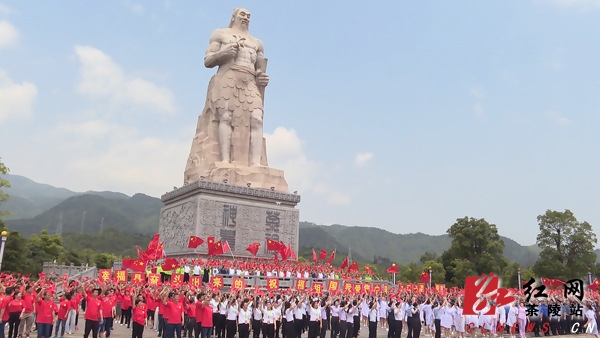 茶陵：快闪唱红歌 千人深情歌唱祝福祖国