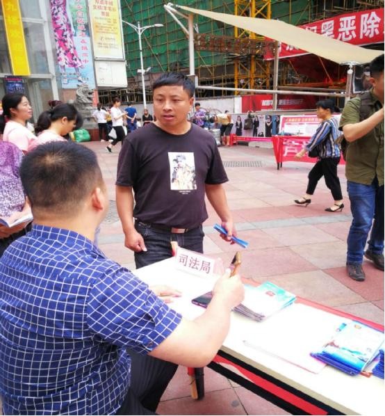 区司法局参加信访法治宣传月活动