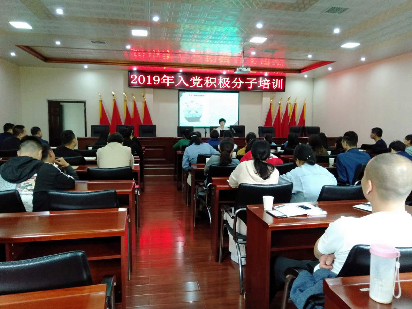 贺家土街道多名妇联执委参加入党积极分子培训
