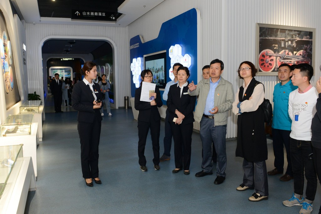 我局赴“一馆一中心”开展主题党日活动