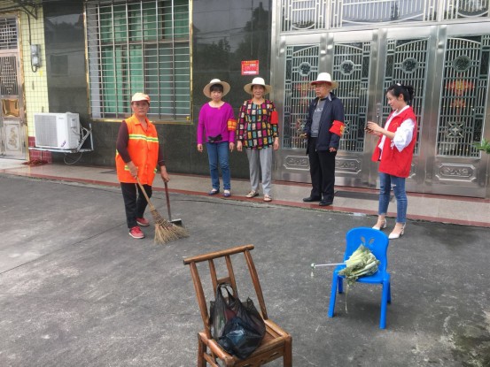 关爱贫困家庭，传递爱与希望