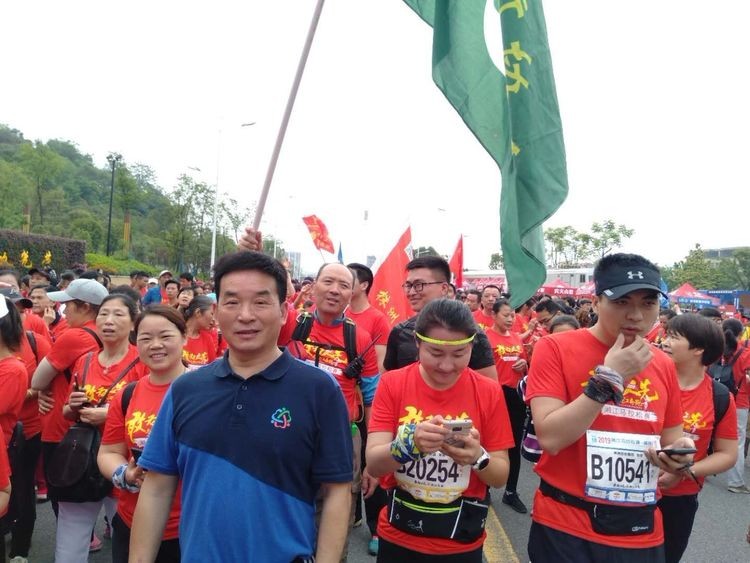 芦淞区健步协会参加2019湘江马拉松赛·株洲站活动