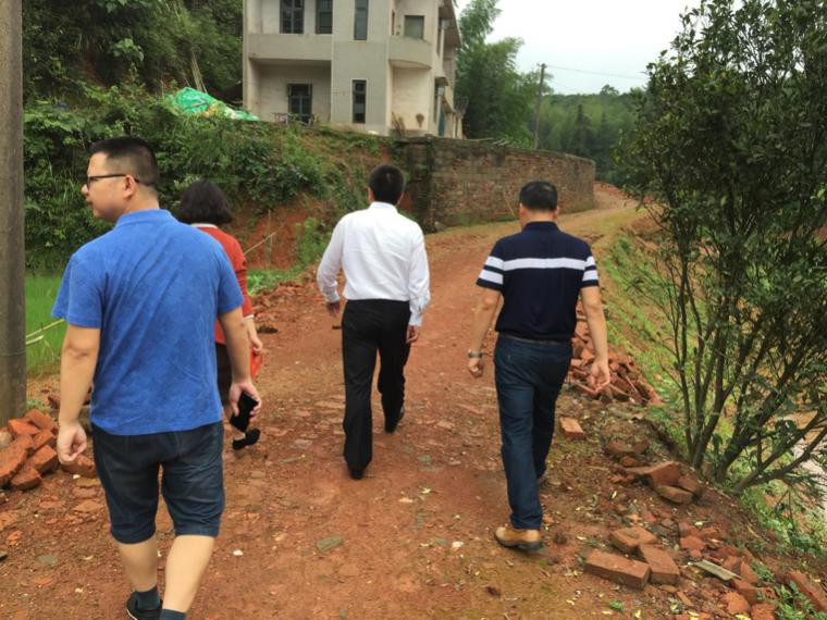 全国助残日前夕，天元区区长姚永告走访慰问困难残疾人