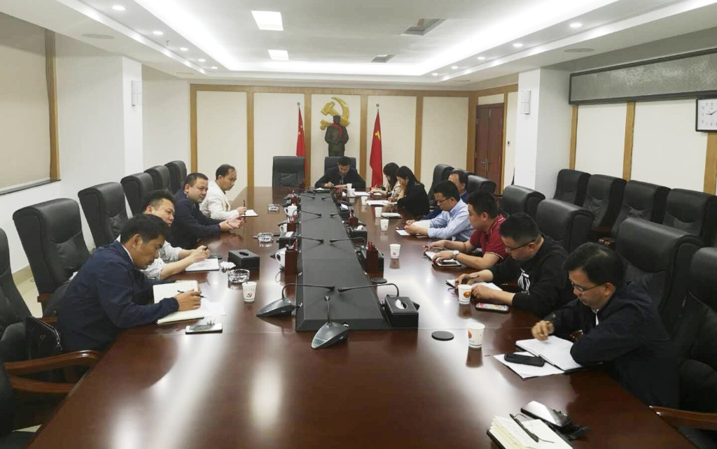 邬凌云召开驻村工作座谈会