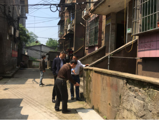 党代表进社区,听民意解民情
