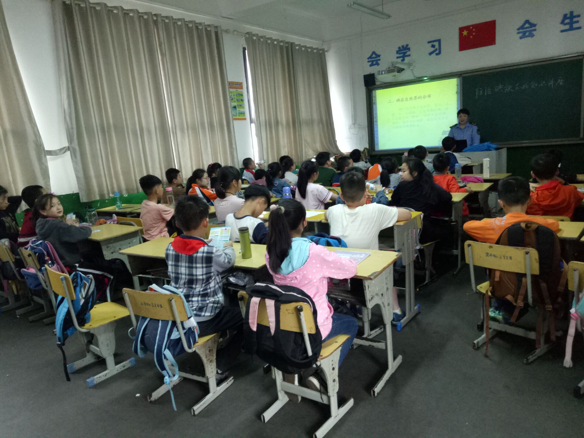 区卫计执法局开展碘缺乏病防治宣传活动
