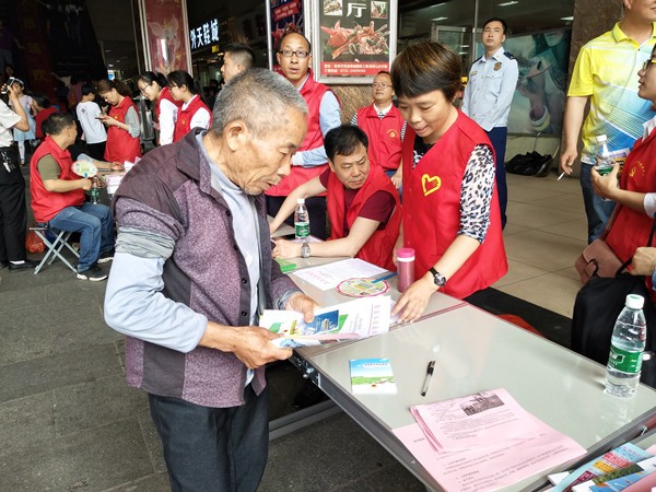 攸县林业局开展“512防灾应急知识宣传”志愿者服务活动