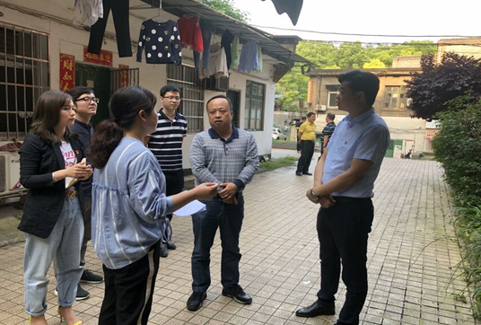 区长杨晓江到建设街道公园社区开展“两代表一委员”工作室驻室活动