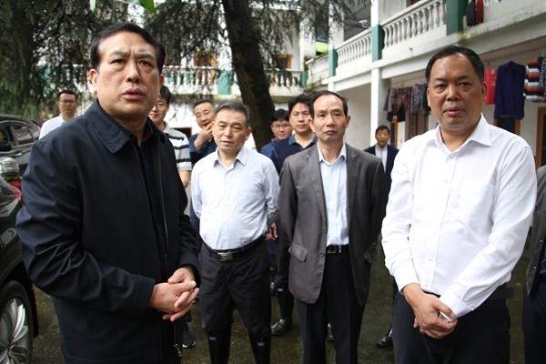 “要时刻把人民群众的生命财产安全放在首位”　康月林看望慰问受灾群众　现场调度指挥防汛救灾工作