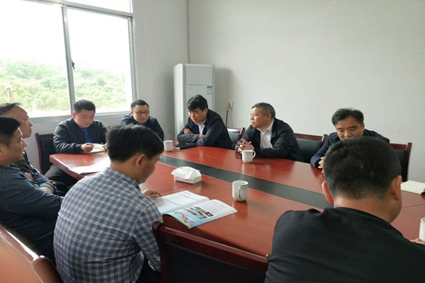 攸县法院：院长深入企业 着力化解难题