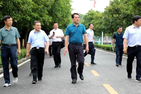 高考来临，县委书记康月林视察一中、震林考点　强调：强化应急处置能力　确保高考顺利开展