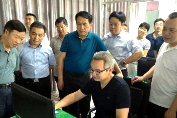 高考来临，县委书记康月林视察一中、震林考点　强调：强化应急处置能力　确保高考顺利开展