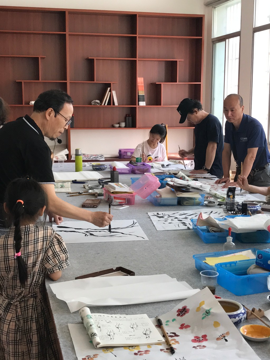 区残联：首届书画公益培训班火热开班