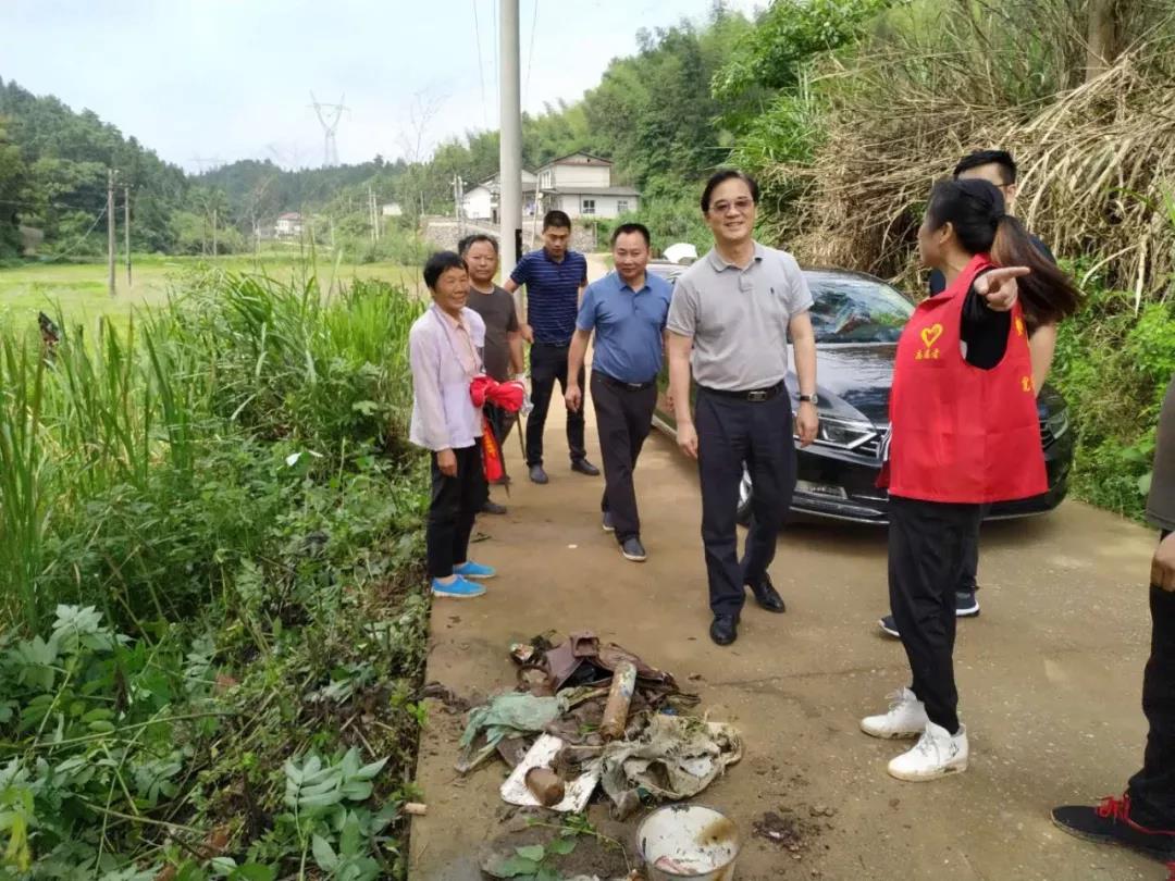 荷塘区开展农村人居环境整治第二次集中清理陈年垃圾行动