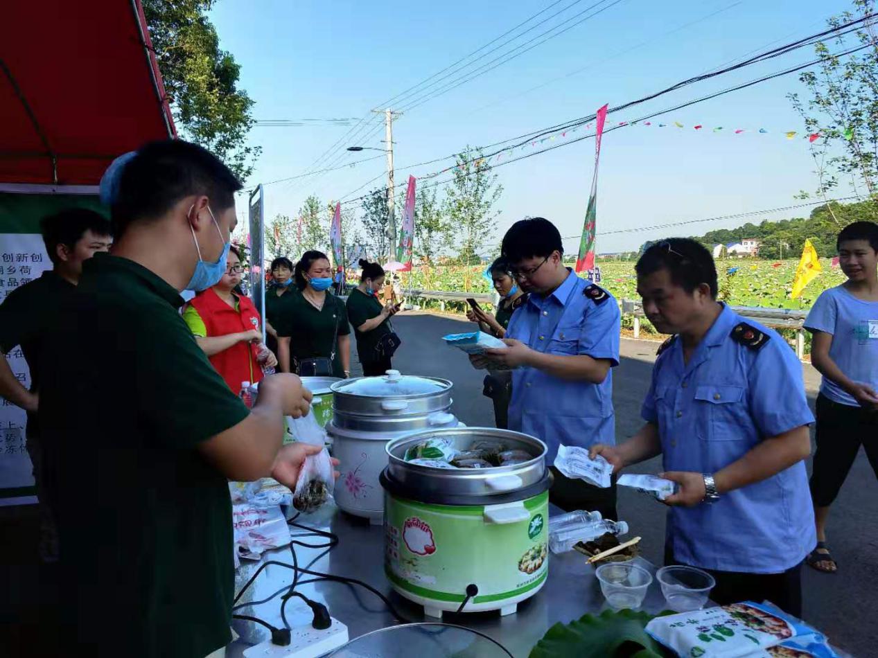 春联市场监督管理所为2019年"荷花节"食品安全保驾护航