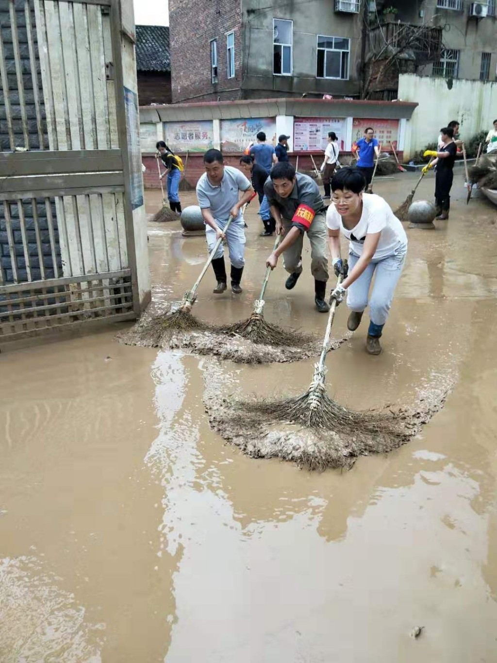大水无情天元有爱 ——天元教育系统“情系三门”，众志成城抗洪救灾