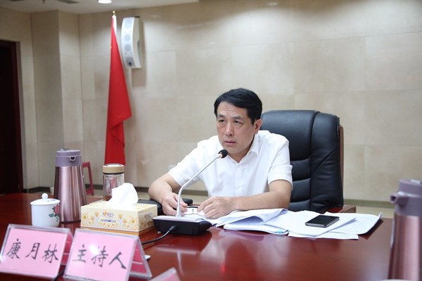 康月林主持召开县委常委会会议
