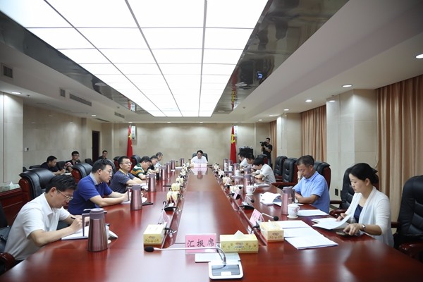 康月林主持召开县委常委会议