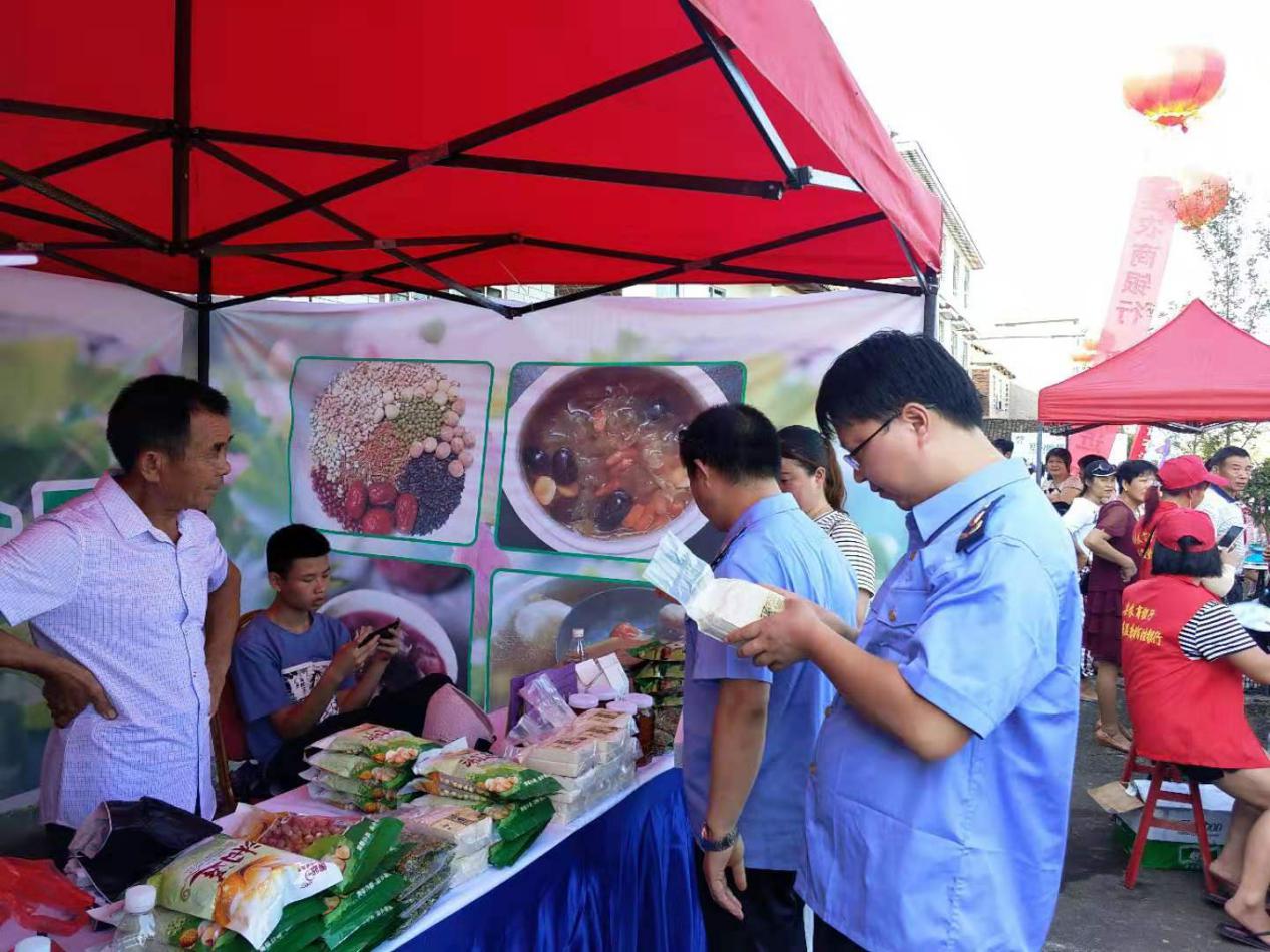 春联市场监督管理所为2019年"荷花节"食品安全保驾护航