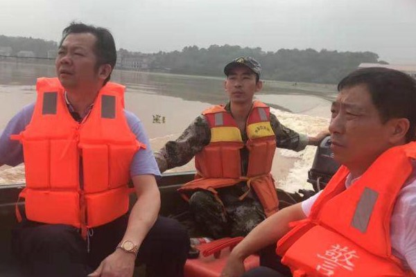 省应急管理厅副厅长朱崇洲来攸指导抗洪救灾工作