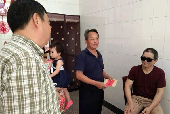 浓浓“八一”情：尹诺昂走访慰问伤残退役军人