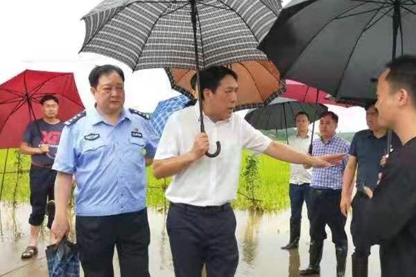 康月林深入一线指挥调度抗洪救灾工作 强调:以人民为中心 全力做好抗洪救灾各项工作