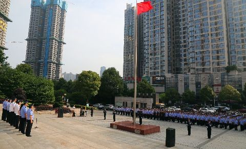 市局机关举行庆祝建党98周年升国旗仪式