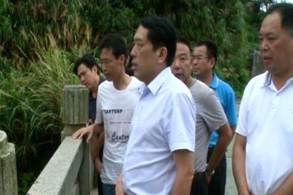 妥善安置群众 全力排除险情——康月林深入受灾地区指导地质灾害隐患排查工作 看望受灾群众