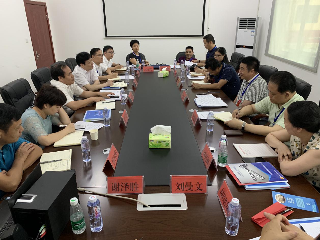 县政协主席吴爱清一行视察食品药品监管工作