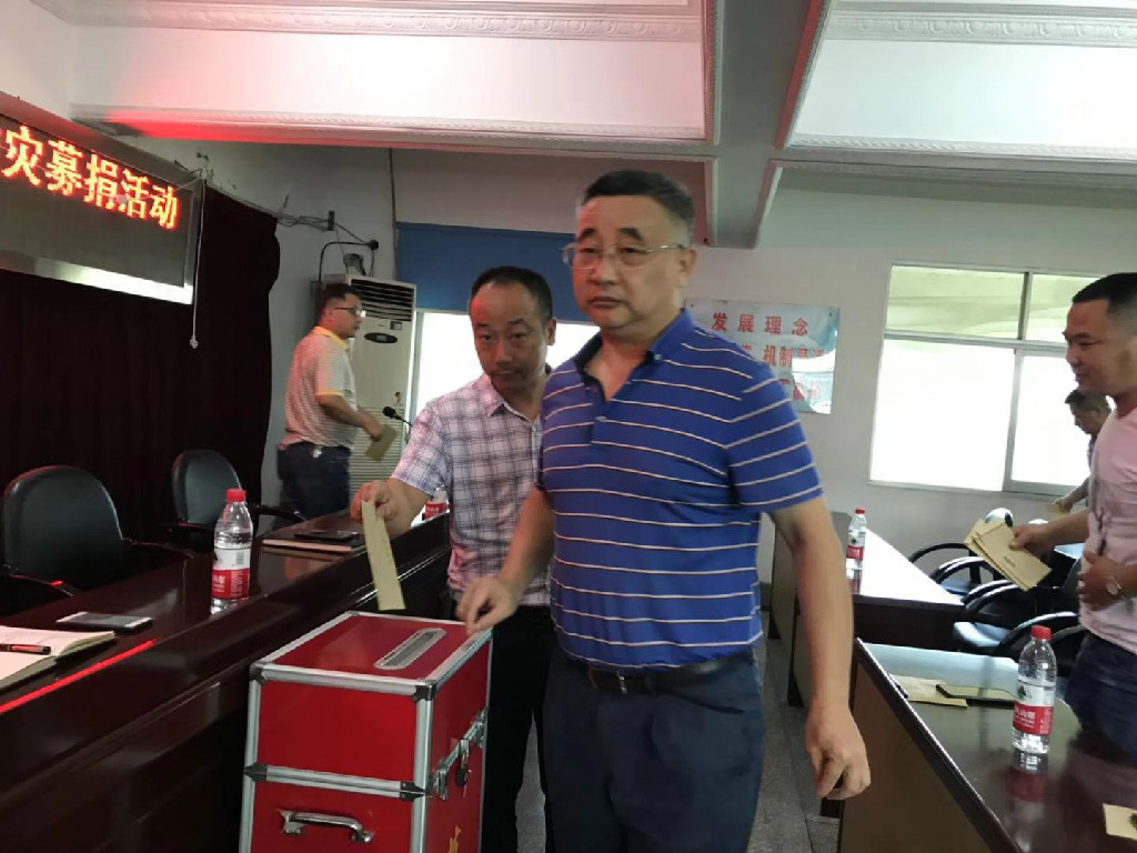 抗洪救灾  公路人在行动