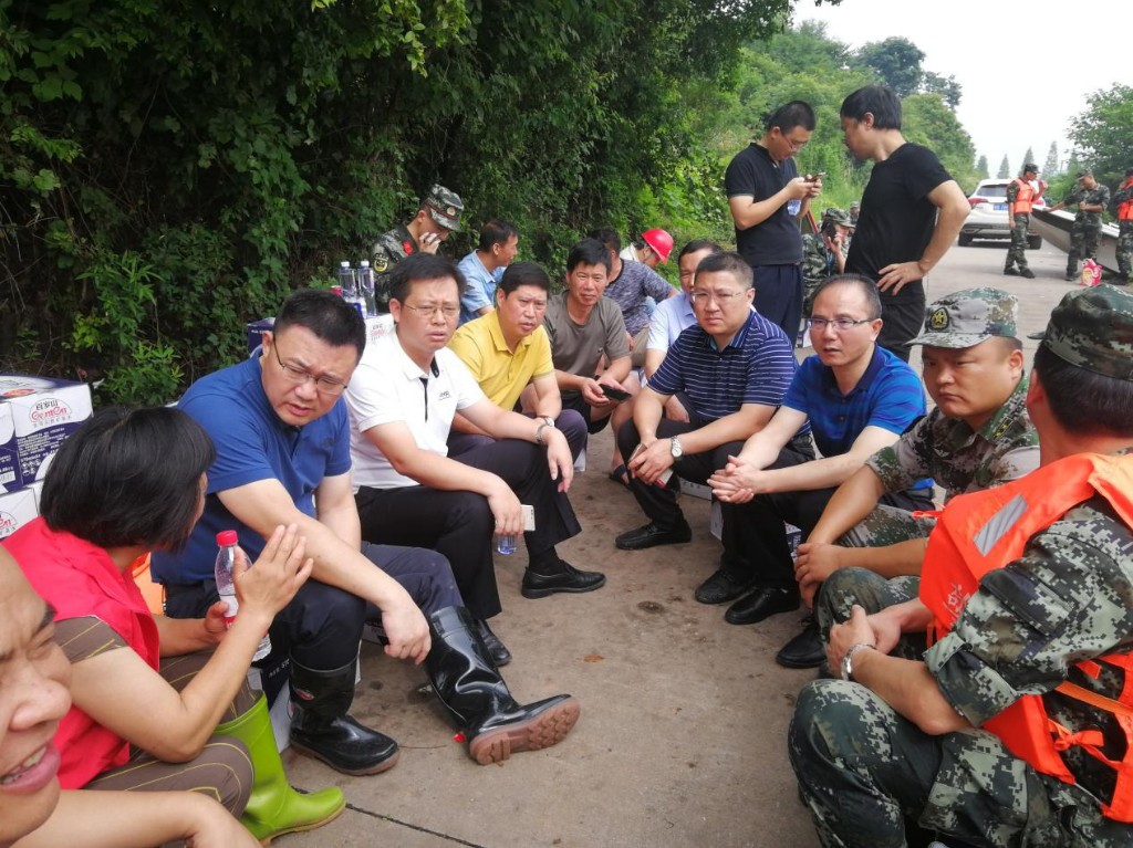 县委组织部、高新区管委会、审计局 协同作战 深入抗洪抢险第一线