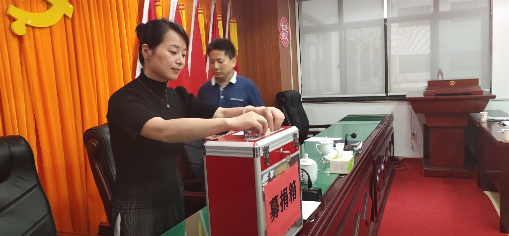 春联街道：伸出援手　为灾后重建奉献一份力量