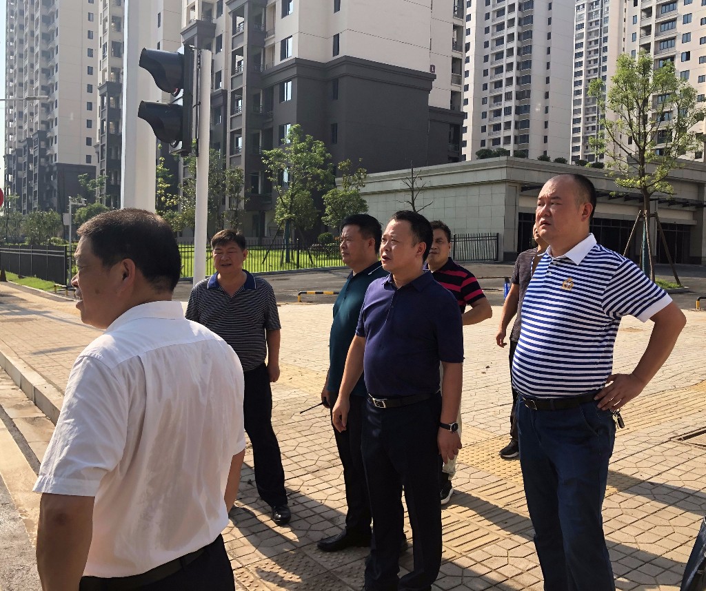 晓彤局长巡街，徒步检查天元区湘山路城市管理工作