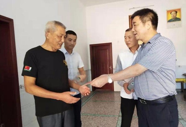 吴爱清走访慰问部分伤残军人