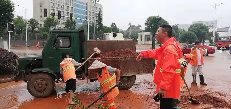 抗洪抢险他带病坚守