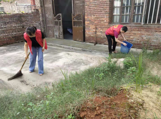 攸县市场服务中心深入高车头村 开展“爱心捐助、重建家园”志愿服务活动