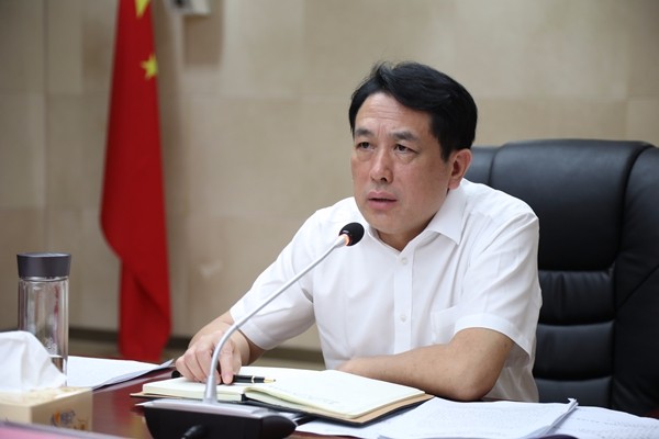 康月林主持召开县委常委会议
