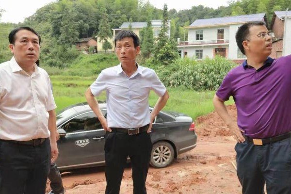 扛牢责任、筑牢防线，以更昂扬的姿态迎战新一轮强降雨——康月林带头深入一线督导防汛抗灾工作