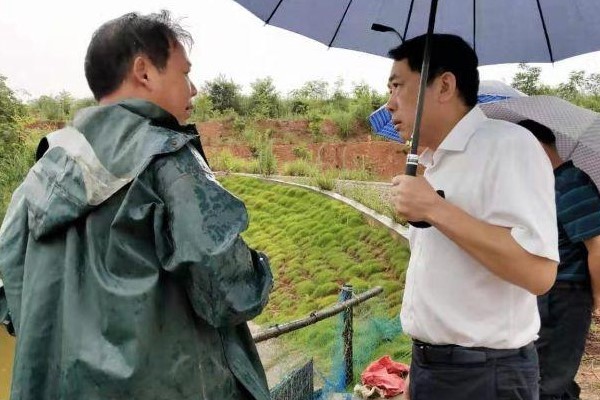扛牢责任、筑牢防线，以更昂扬的姿态迎战新一轮强降雨——康月林带头深入一线督导防汛抗灾工作