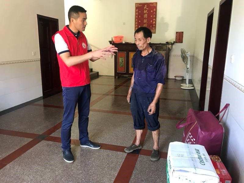 网岭镇开展灾后重建“送关爱、暖人心”志愿服务活动